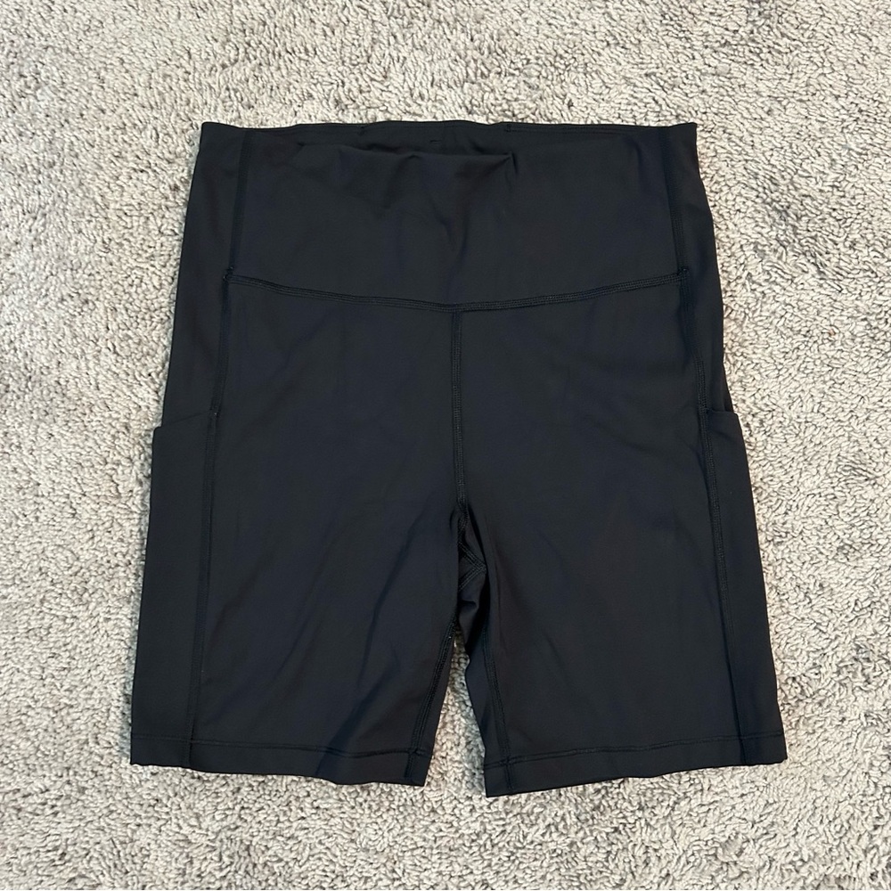 Athleta Ultimate Stash pocket 7” Short